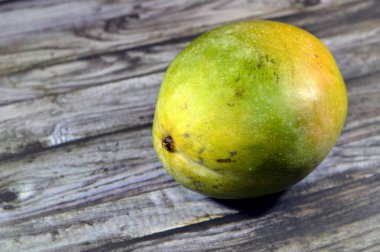 Beid El Agl adında taze mango meyvesi, genellikle taze meyve suyunda kullanılan, tropikal ağaç Mangifera indica tarafından üretilen yenilebilir bir meyve türüdür.