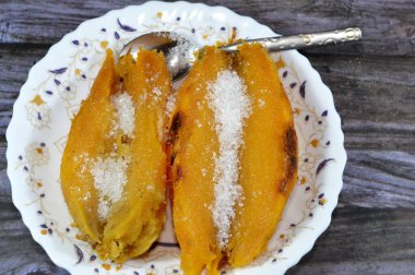 Tatlı patates ya da tatlı patates (Ipomoea batatas), tohum otuna ya da Convolvulaceae familyasına ait bir bitki türü. Büyük, nişastalı, tatlı kokulu tüberküloz kökleri.