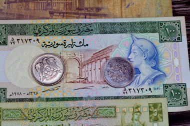 Suriye 'nin eski madeni paraları ve farklı dönemlerden Livres Liras' ın banknotları, eski antika Suriye para ve faturaları, döviz kuru, Suriye 'nin ekonomik durumu, antika antika paralar