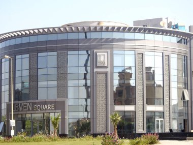 Kahire, Mısır, 23 Eylül 2022: Leven Square Egypt, çok çeşitli ticari ve idari alanlar sunan bir bina, Yeni Kahire Mısır 'da, Alışveriş Merkezi Alışveriş Merkezi
