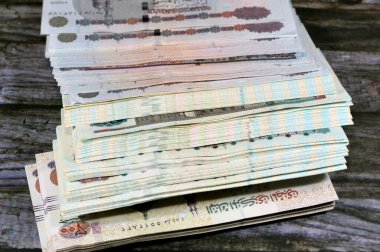 Mısır para desteleri 200 EGP LE, 100 ve 50 EGP LE banknotları 200, 150 Mısırlı ve 50 Pound döviz faturaları, Mısır para döviz kuru ve ekonomi durumu
