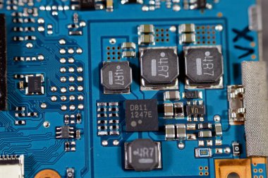 Kahire, Mısır, 6 Kasım 2023: DSLR fotoğraf ve video dijital kamera gövde onarımı teknisyen veya mühendis, kamera ve teknoloji donanımı bakım ve onarım Nikon Kamerası konsepti