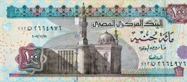 100 LE 100 £banknot serisi 2009 'un ters tarafında Mısır Merkez Bankası tarafından seçici para faturası olan Sultan Hasan camii yer almaktadır.