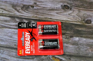 Kahire Mısır, 6 Kasım 2023: Eveready süper ağır yük uzun süreli karbon çinko AAA bataryalar, Eveready Batarya Şirketi, bir Amerikan elektrik bataryası üreticisi Energizer Holding 'e ait.