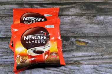 Kahire, Mısır, 4 Kasım 2023: Nescafe Classic sachet, Nescaf, Nestle tarafından üretilen bir kahve türüdür.