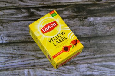 Giza, Mısır, 4 Kasım 2023: Lipton siyah toz çayı, güçlü doğal tat, olgunlaşmış çay yaprakları, Lipton, Lipton Teas and Infusions 'ın sahibi olduğu İngiliz yapımı çay türüdür.