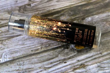 Kahire, Mısır, 6 Kasım 2023: Bath and Body 'nin Gecesi Güzel Kokulu Sis, Banyo ve vücut çalışmaları LLC. Sabun, losyon, parfüm ve mum satan bir Amerikan mağaza zinciri.