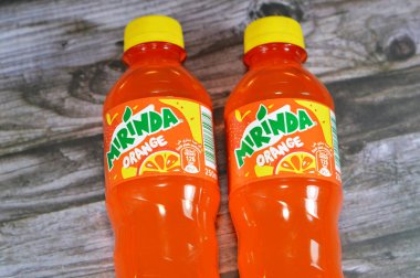 Kahire, Mısır, 4 Kasım 2023: Mirinda, 1959 'da İspanya' da üretilen ve 1970 'ten beri PepsiCo tarafından küresel olarak dağıtılan bir içecek markası. Adı Esperanto 'dan geliyor ya da hayranlık uyandırıcı.