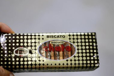 Kahire, Mısır, 23 Kasım 2023: Biscato chato ingiliz tipi çikolatalı bisküvi, çerez olarak lezzetli çikolatalı bisküvi ve çay saatleri, dengeli tatlı bir tadı ve seçici bir odağı var.