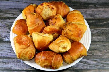 Farklı dolgu ve malzemelerle çeşitli mini ezmeler, peynir, pastırma, sosis, susam, zeytin, Pate bir hamur, turta veya somun ile doldurulmuş bir hamur, sebze, baharat, peynir, pastırma