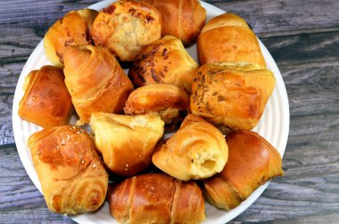 Farklı dolgu ve malzemelerle çeşitli mini ezmeler, peynir, pastırma, sosis, susam, zeytin, Pate bir hamur, turta veya somun ile doldurulmuş bir hamur, sebze, baharat, peynir, pastırma