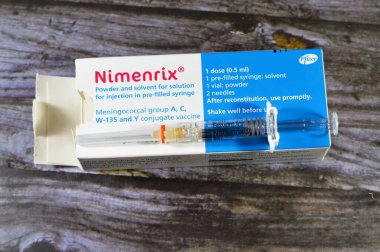 Kahire, Mısır, 4 Aralık 2023: Nimenrix, insanları Neisseria menenjit grubu A, C, W-135 ve Pfizer CO 'nun neden olduğu istilacı meningokoksik hastalıklara karşı korumak için kullanılan bir aşıdır.