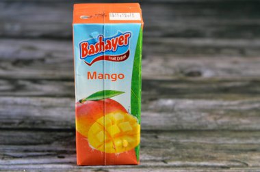 Kahire, Mısır, 2 Ocak 2024: Bashayer Mango suyu, tropikal lezzetli mango meyvesi suyu, mangolar besleyici olarak zengin meyvelerdir.