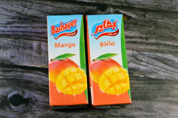 Kahire, Mısır, 2 Ocak 2024: Bashayer Mango suyu, tropikal lezzetli mango meyvesi suyu, mangolar besleyici olarak zengin meyvelerdir.