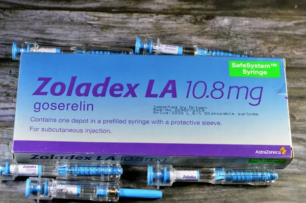 Kahire, Mısır, 10 Ocak 2024: Zoladex LA 10.8 mg goserelin asetat endometriyozis, endometriyal incelme, meme kanseri ve AstraZeneca UK tarafından prostat kanseri olarak belirtilen neoplastik implant