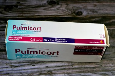 Kahire, Mısır, 11 Ocak 2024: Pulmicort nebulizasyon süspansiyonu, budesonide steril tek doz birimleri, nebulizasyon etkisi, AstraZeneca UK Limited Company, bronşiyal astım için kullanılır, seçici odaklanma