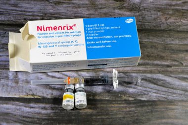 Kahire, Mısır, 11 Ocak 2024: Nimenrix aşısı, bakteri Neisseria menenjiti ve saflaştırılmış polisakkarit aşısı tek doz, seçici odak noktası