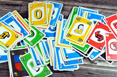 Kahire, Mısır, 23 Ocak 2024: UNO kart oyunu, 1971 'de Reading, Ohio' da Merle Robbins tarafından geliştirilen tescilli bir Amerikan kağıt oyunu.