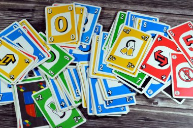 Kahire, Mısır, 23 Ocak 2024: UNO kart oyunu, 1971 'de Reading, Ohio' da Merle Robbins tarafından geliştirilen tescilli bir Amerikan kağıt oyunu.