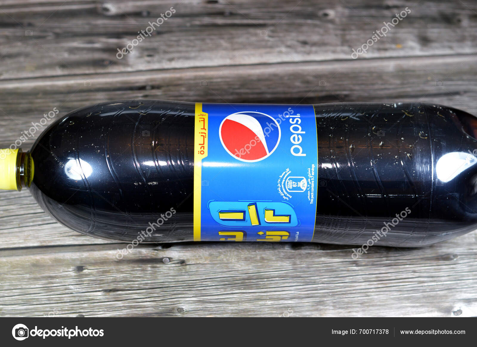 埃及开罗2024年2月4日百事可乐味塑料瓶一种由百事可乐生产的碳酸饮料最初由Caleb Bradham于1893年创建并开发名为Brad's  Drink —— 库存社论照片©, image size:1600x1164
