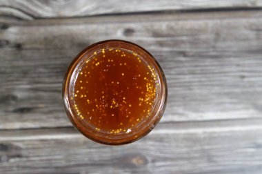 İncirli meyve reçeli (İncir), çiçekli bitki familyasından Moraceae familyasından Batı ve Güney Asya 'da yetişen bir ağaç türü olan Ficus carica' nın yenilebilir meyvesidir.