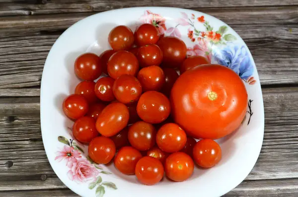 Tomato and cherry tomatoes, cherry tomato is a type of small round tomato believed to be an intermediate genetic admixture between wild currant-type tomatoes and domesticated garden tomatoes