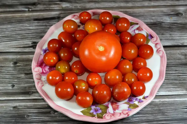 Tomato and cherry tomatoes, cherry tomato is a type of small round tomato believed to be an intermediate genetic admixture between wild currant-type tomatoes and domesticated garden tomatoes