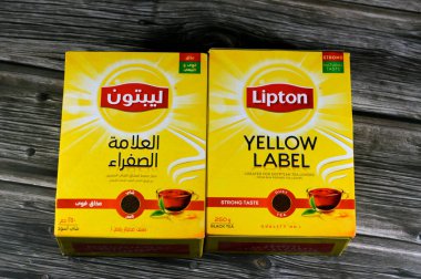 Kahire, Mısır, 7 Şubat 2024: Lipton siyah toz çayı, güçlü doğal tat, olgunlaşmış çay yaprakları, Lipton, Lipton çayı markası, Sör Thomas Lipton 'a ait.