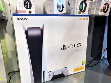 PlayStation 5 (PS5), Sony Interactive Entertainment tarafından geliştirilen bir ev video oyun konsolu, 9. nesil video oyun konsollarının bir parçası olan PlayStation 4 'ün halefi olarak duyuruldu.
