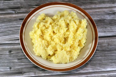 Sarımsak tanecikleri, önceden doğranmış, ezilmiş, doğranmış ve öğütülmüş, çeşitli mutfaklarda kullanılmaya hazır sarımsak dilimleri, sarımsak Allium sativum, Allium cinsinde çiçek açan bir bitki türü.