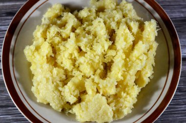 Sarımsak tanecikleri, önceden doğranmış, ezilmiş, doğranmış ve öğütülmüş, çeşitli mutfaklarda kullanılmaya hazır sarımsak dilimleri, sarımsak Allium sativum, Allium cinsinde çiçek açan bir bitki türü.