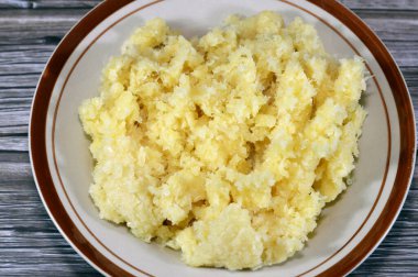 Sarımsak tanecikleri, önceden doğranmış, ezilmiş, doğranmış ve öğütülmüş, çeşitli mutfaklarda kullanılmaya hazır sarımsak dilimleri, sarımsak Allium sativum, Allium cinsinde çiçek açan bir bitki türü.