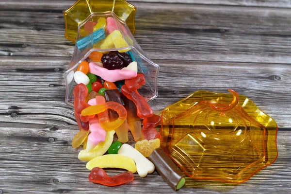 Ramazan lambası, şekerleme, jelibon, şekerleme, jelibon ya da reçelli şeker, jelatin bazlı çiğnenebilir şeker. Jelibon, jöle şekerlemeler çeşitli şekillerde şekerler.