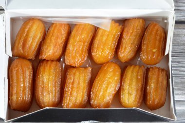 Balah el Sham veya Mısır Choux Pastası, Mısır ve Orta Doğu 'da çok popüler bir Ramazan tatlısı, çıtır çıtır ve taze choux pastası, kızartılmış ve tatlı şeker şurubuyla kaplanmış, soğuk servis ediliyor.