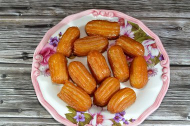 Balah el Sham veya Mısır Choux Pastası, Mısır ve Orta Doğu 'da çok popüler bir Ramazan tatlısı, çıtır çıtır ve taze choux pastası, kızartılmış ve tatlı şeker şurubuyla kaplanmış, soğuk servis ediliyor.