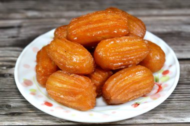 Balah el Sham veya Mısır Choux Pastası, Mısır ve Orta Doğu 'da çok popüler bir Ramazan tatlısı, çıtır çıtır ve taze choux pastası, kızartılmış ve tatlı şeker şurubuyla kaplanmış, soğuk servis ediliyor.