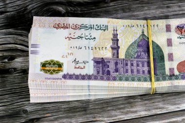 Mısır Yığını ve Yığını para binlerce Pound para banknotları 200 EGP LE, Mısır para döviz kuru ve ekonomi durumu, para kavramı, enflasyon krizi, para birimi ve yatırım banknotları