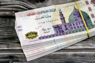 Mısır Yığını ve Yığını para binlerce Pound para banknotları 200 EGP LE, Mısır para döviz kuru ve ekonomi durumu, para kavramı, enflasyon krizi, para birimi ve yatırım banknotları