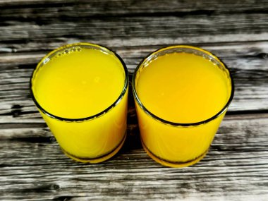 Taze portakal ve mandalina suyu, vitamin dolu, doğal meyve suyu, Mandalina suyu, Mandalina portakalı (Citrus reticulata) olarak da bilinir.