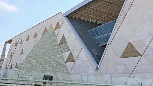 エジプト 2024 Gemの外観ビュー グランドエジプト博物館 ギザ博物館 世界へのエジプトの贈り物 世界最大の考古学博物館 ギザピラミッド複合体に近い — ストック動画