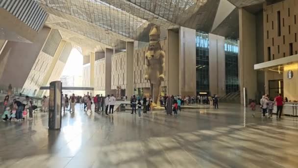 Gizeh Ägypten April 2024 Das Innere Des Großägyptischen Museums Gem — Stockvideo