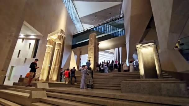 Gizeh Ägypten April 2024 Das Innere Des Großägyptischen Museums Gem — Stockvideo
