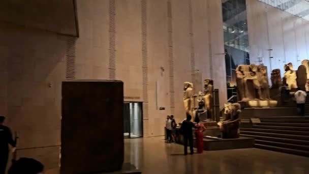 Гіза Єгипет Квітня 2024 Інтер Великого Єгипетського Музею Gem Археологічного — стокове відео