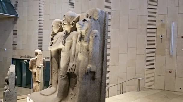 Giza Egipt Kwietnia 2024 Wnętrze Wielkiego Muzeum Egipskiego Gem Muzeum — Wideo stockowe