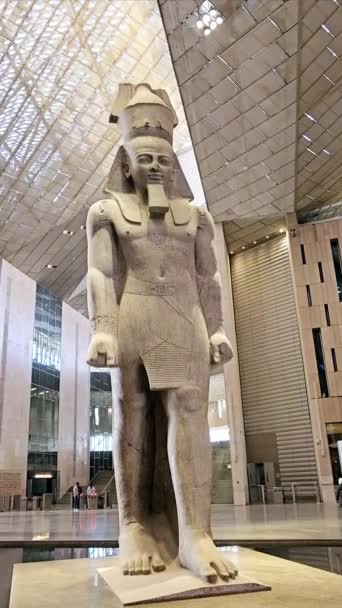 Giza Egipt Kwietnia 2024 Ramzes Wielkiego Muzeum Egipskiego Gem Muzeum — Wideo stockowe