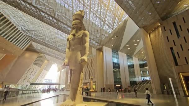 Giza Egipto Abril 2024 Interior Del Gran Museo Egipcio Gem — Vídeo de stock