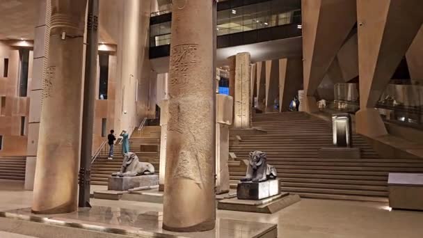 エジプト 2024 ギザのピラミッド複合体の近く エジプトのギザで建設中の考古学博物館Gemの内装 古代エジプトのギザ博物館 — ストック動画