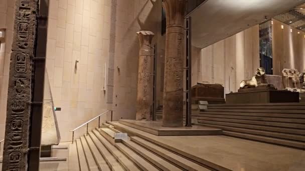 2024年4月13日 埃及吉萨 大埃及博物馆Gem的内部 这是一个正在埃及吉萨的考古博物馆 位于古埃及吉萨博物馆吉萨金字塔建筑群附近 — 图库视频影像