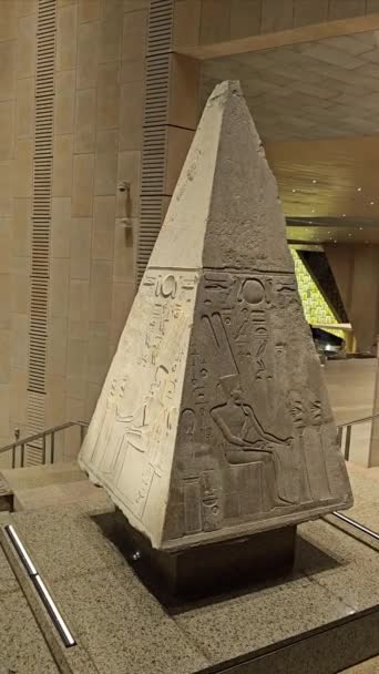 Гиза Египет Апреля 2024 Года Памятники Внутри Большого Египетского Музея — стоковое видео