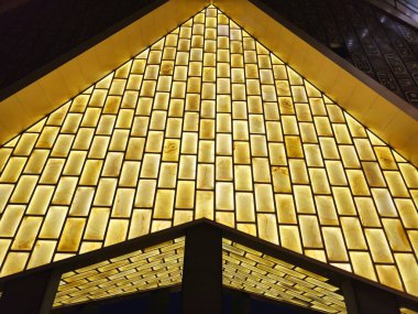 Giza, Mısır, 13 Nisan 2024: Büyük Mısır Müzesi 'nin ayrıntıları, Giza Müzesi, Mısır' ın dünyaya hediyesi, dünyanın en büyük arkeoloji müzesi, Giza piramit kompleksinden yaklaşık 2 kilometre uzakta.